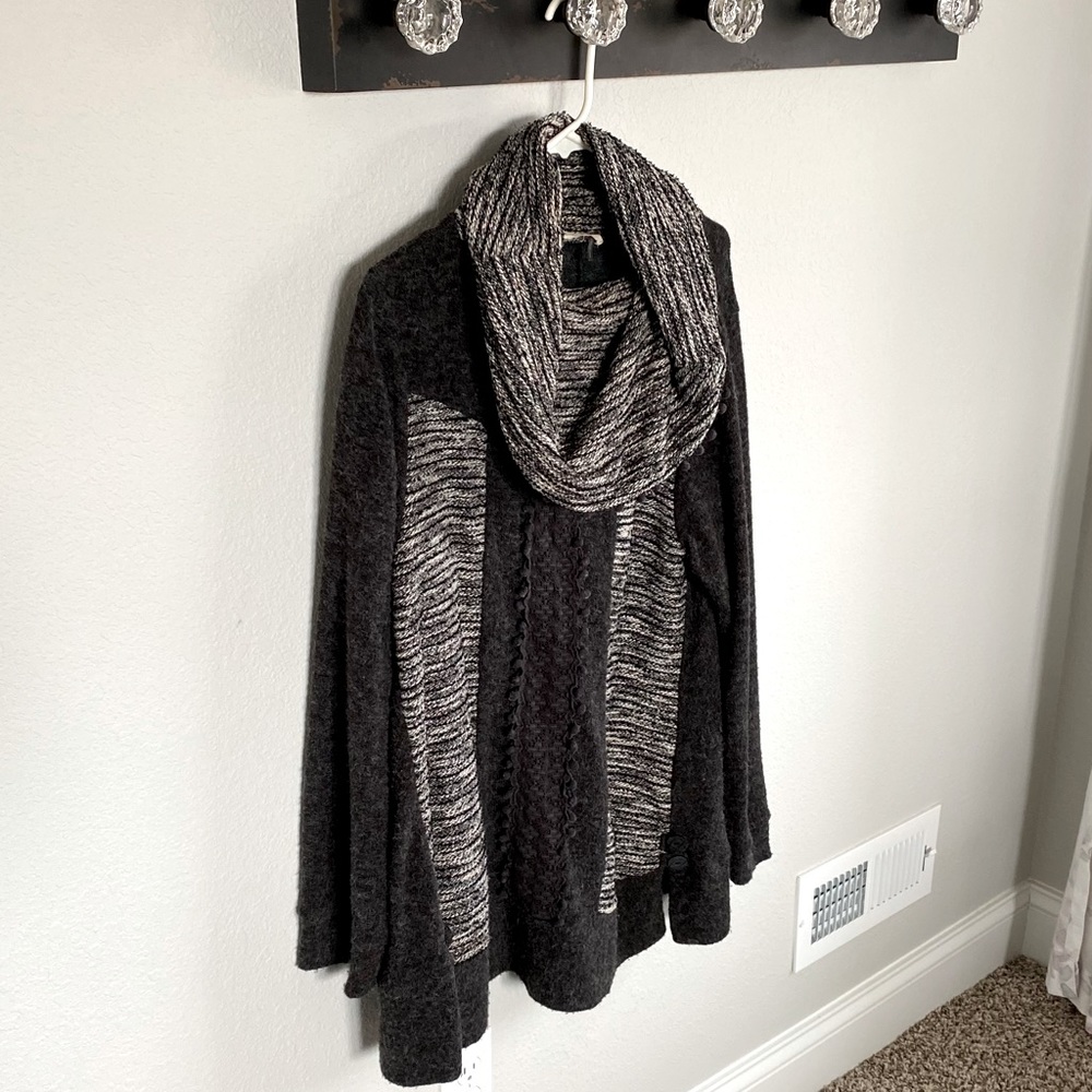 Boutique black and white sweater